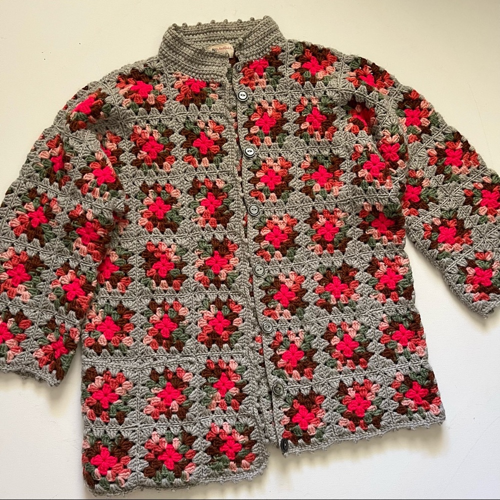 Vintage Hand-knitted Floral Grandma Sweater size Small